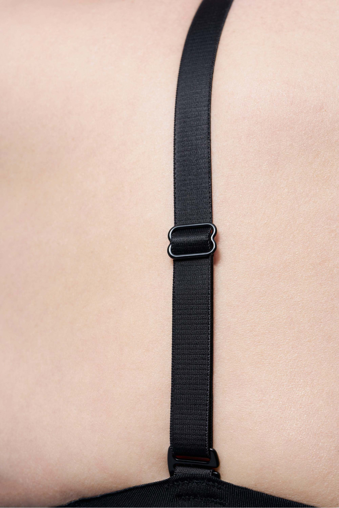 Apatinukė 222 Basic Slip Poen Biust Juoda